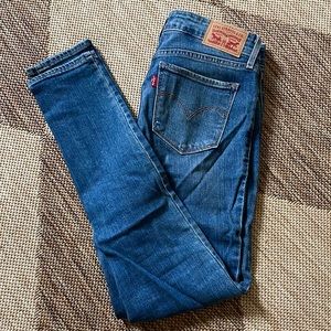 Levi’s 711 Skinny Jeans
